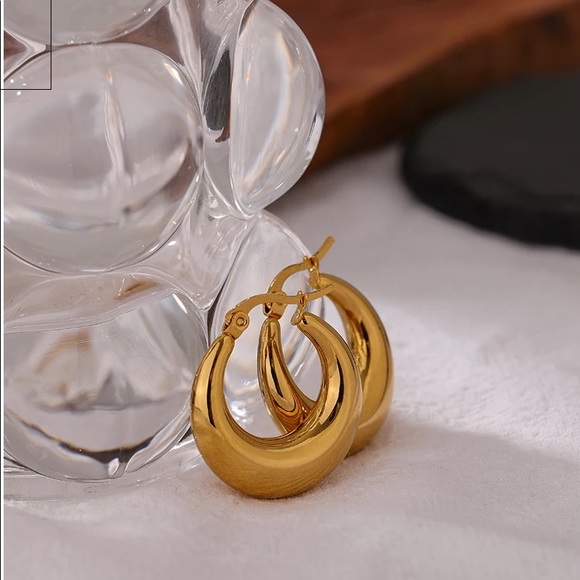 Vintage Geometric Round Gold Hoop Earrings - Picture 2 of 5